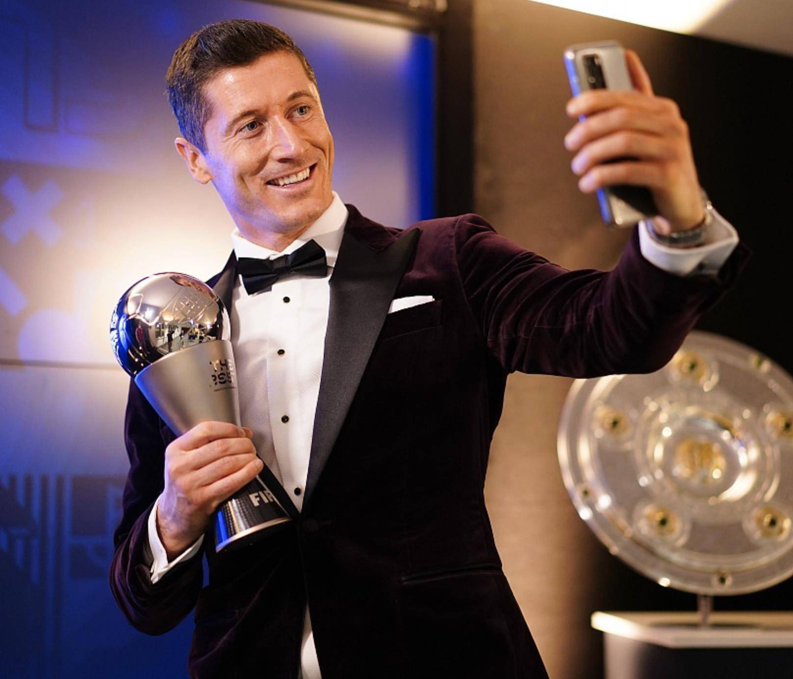 关于莱万多夫斯基赛事官方发布出色防守新规,FPX争议不断!的信息 关于莱万多夫斯基赛事官方发布出色防守新规,FPX争议不断!的信息