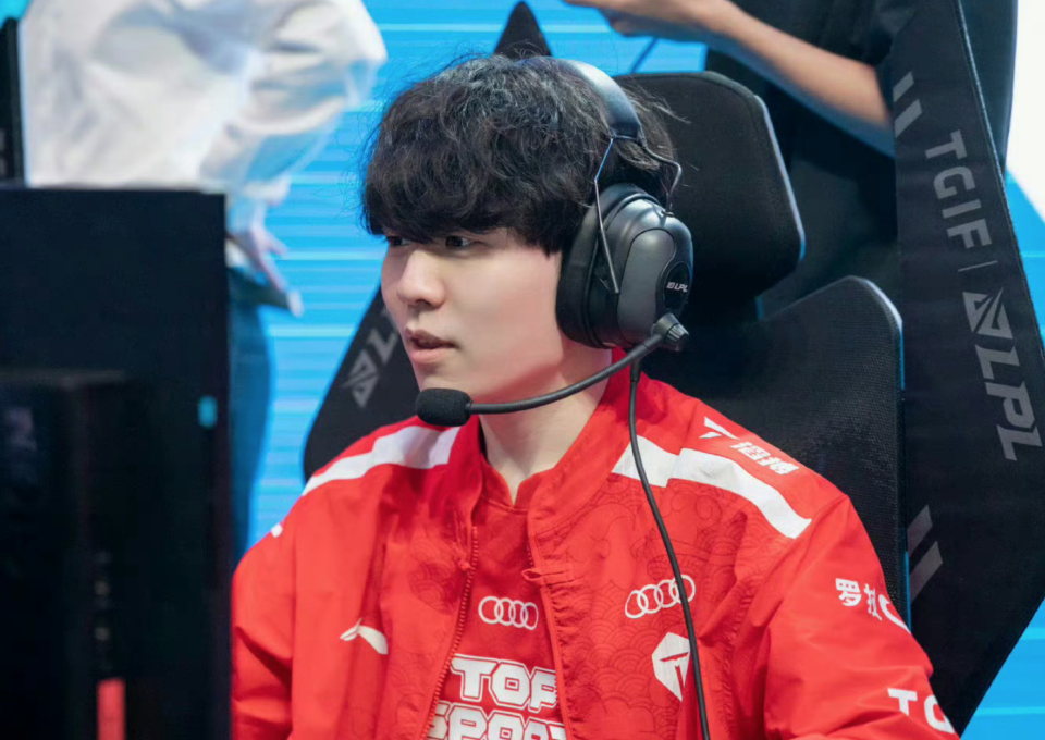 关于Rookie迎来十赛季高光表现，C9球迷沸腾！的信息